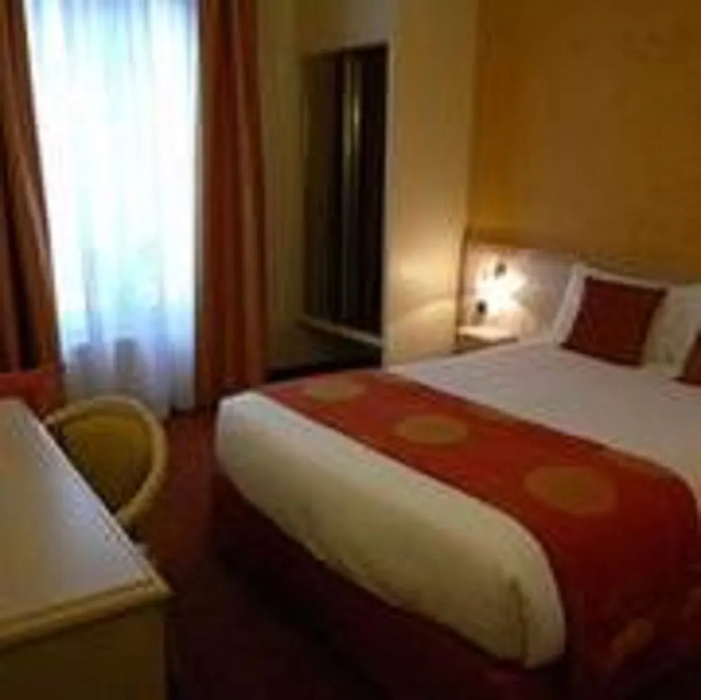 Ξενοδοχείο Champerret Elysees 3*