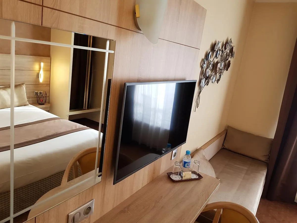Ξενοδοχείο Champerret Elysees 3*