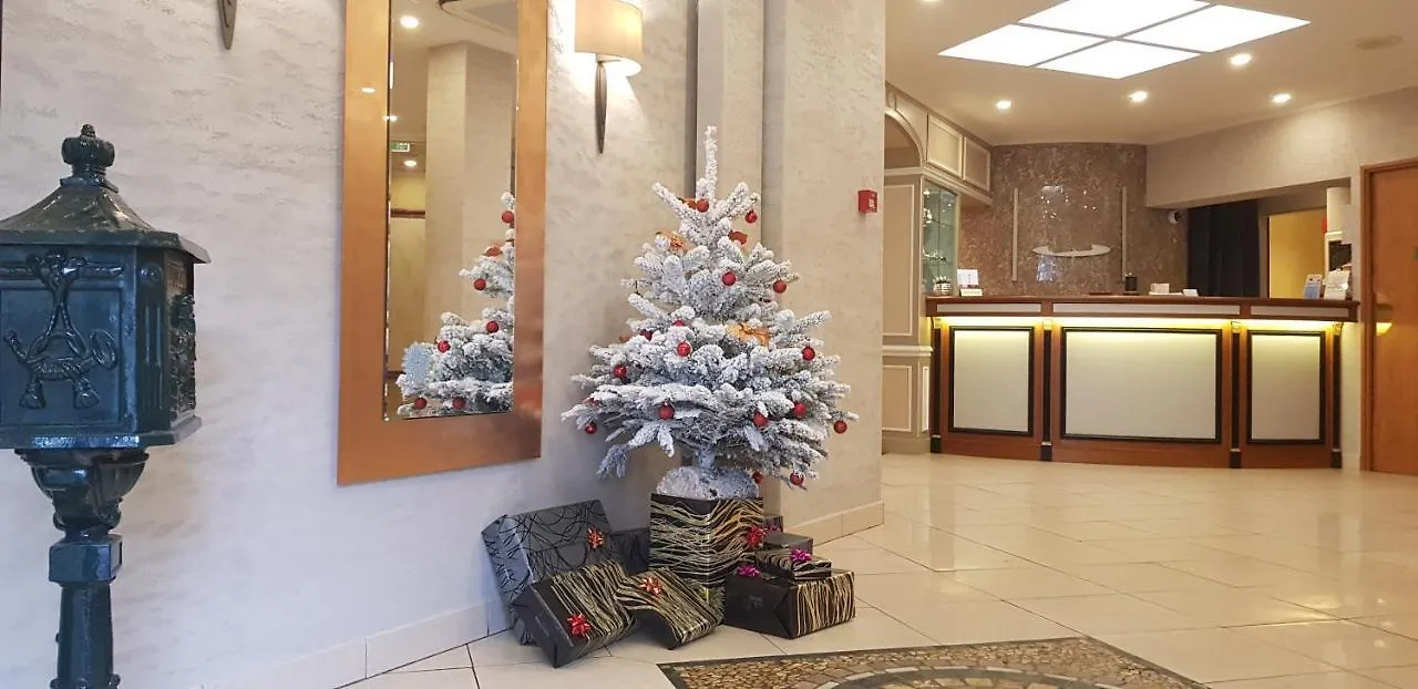 Отель Champerret Elysees 3*